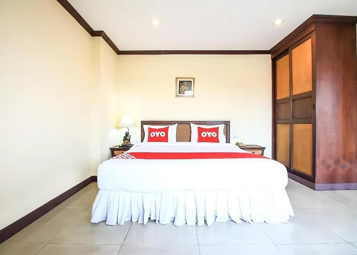Oyo 383 White Inn Hotel