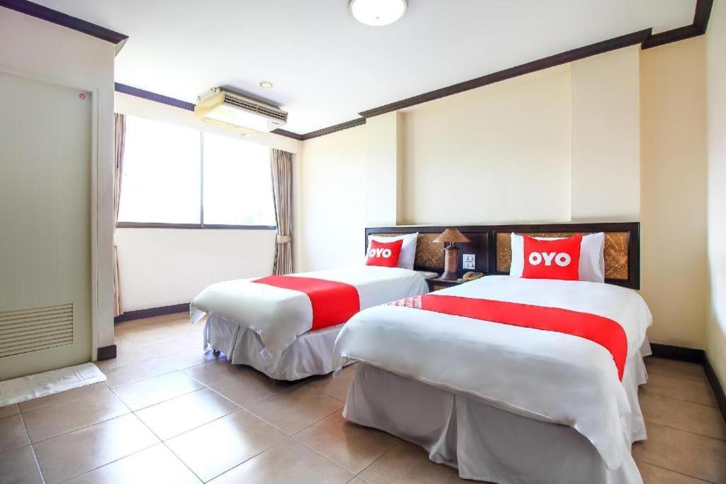 Oyo 383 White Hotel 2*