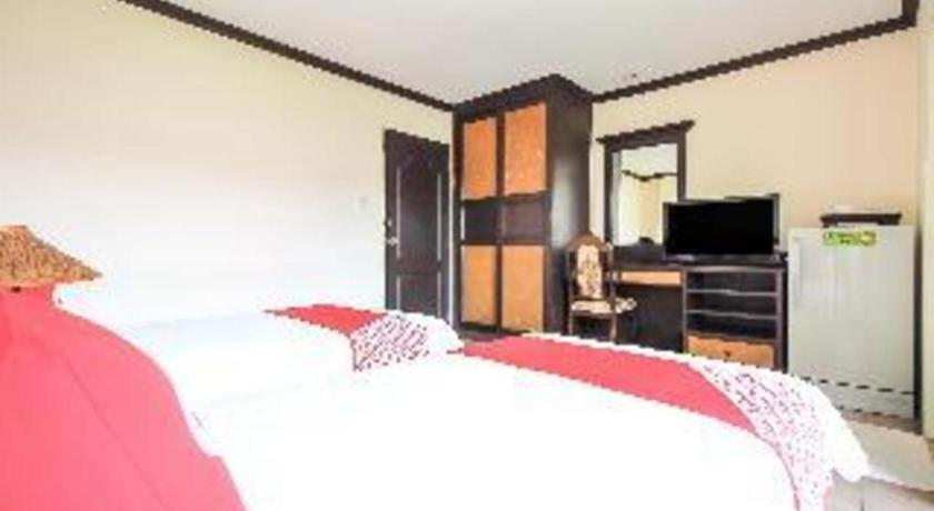 Oyo 383 White Hotel Ban Khlong Lat Bua Khao
