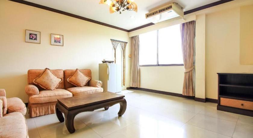 Hotel Oyo 383 White 2*