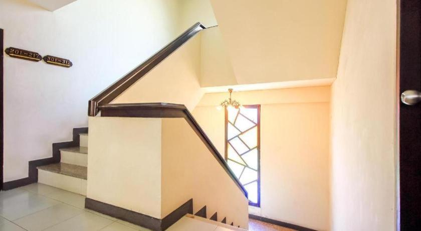 Hotel Oyo 383 White Ban Khlong Lat Bua Khao