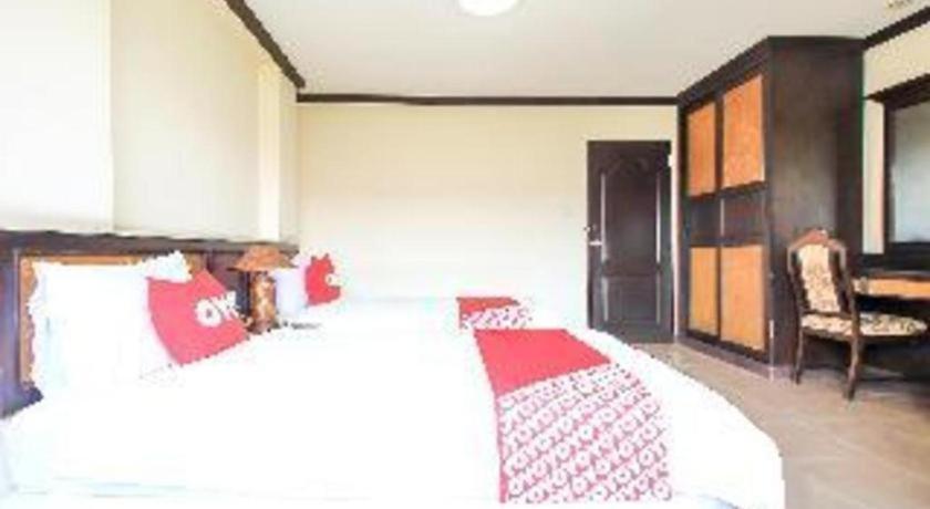 Hotel Oyo 383 White