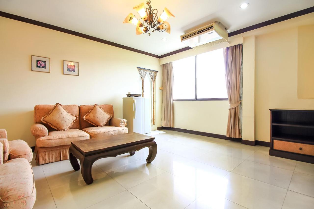 Oyo 383 White Hotel 2*